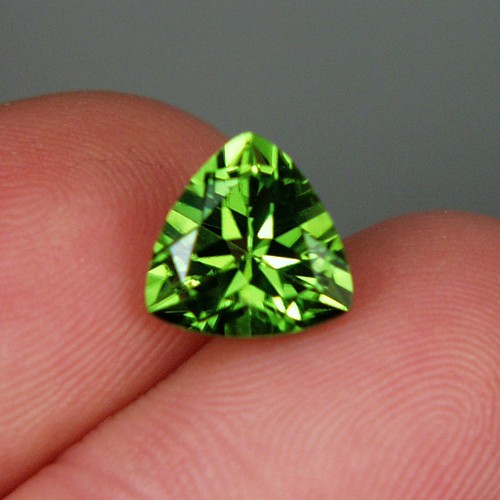 Top Gem Fine Cut and Color Arizona Peridot 3.80 ct  Litnon.com