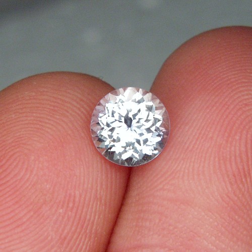 Special Quality and Cut White Ceylon Sapphire 2.05 ct  Litnon.com