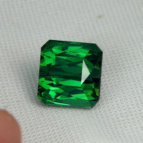 Fine Color and Bright Green Tourmaline Nigeria 7.13 ct  Litnon.com