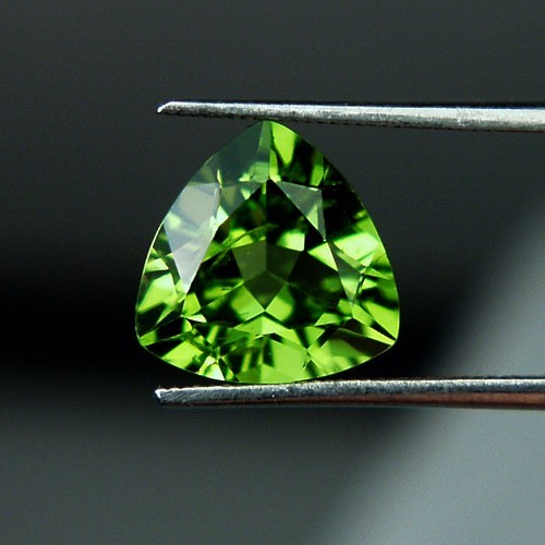 Bright and Pretty Fine Color Pakistan Peridot 3.17 ct  Litnon.com