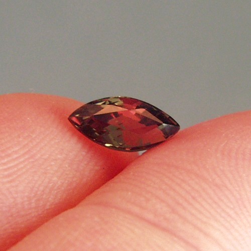 Natural Alexandrite Strong Color Change and VVS Clean  Litnon.com