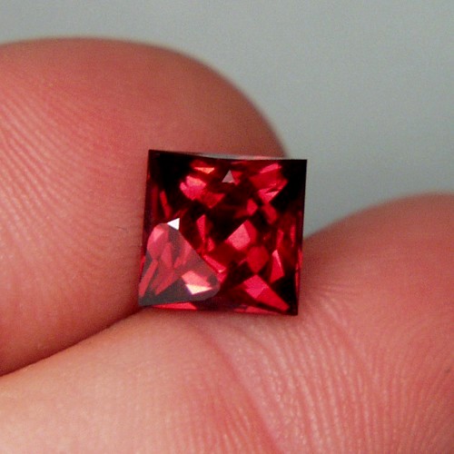 Top Cut Spectacular Tanga Rhodolite Garnet Tanzania  Litnon.com
