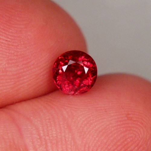 Special Red Color Bright South East Asia Spinel 1.61ct  Litnon.com