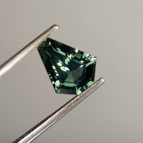 Top Cut and Color Green Sapphire Thailand 1.27ct  Litnon.com