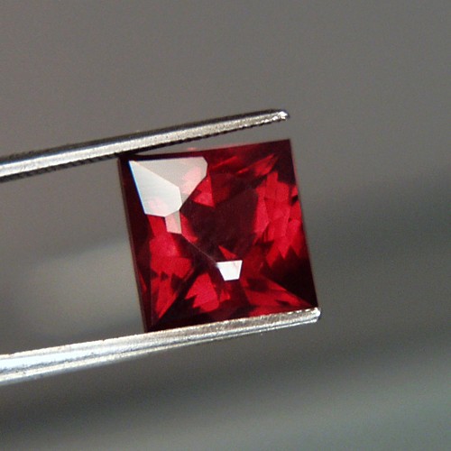 Top Cut Fine Color Rhodolite Garnet Tanzania  Litnon.com