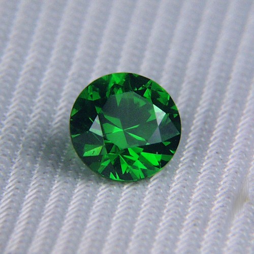 Top Gem Emerald Green Russian Demantoid Garnet 1.25 ct  Litnon.com