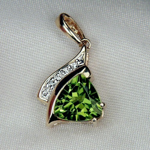 Fine Cut and Color Arizona Peridot 14kt Pendant  Litnon.com