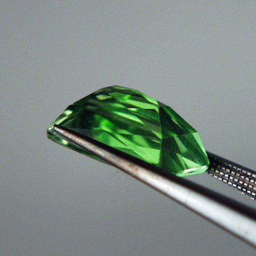 Special Gem Glowing Color South East Asia Peridot 6.73 ct  Litnon.com