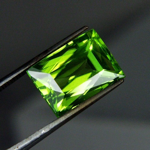 Special Gem Glowing Color South East Asia Peridot 6.73 ct  Litnon.com