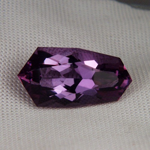 Top Cut and Bright Natural Amethyst Brazil 9.84 ct  Litnon.com