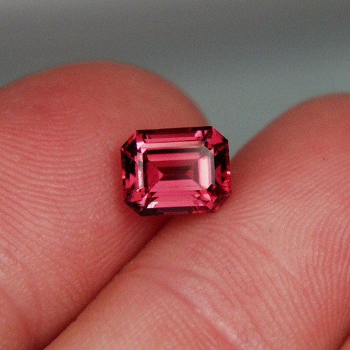 Quality Tanga Rhodolite Garnet Tanzania 1.80 ct  Litnon.com