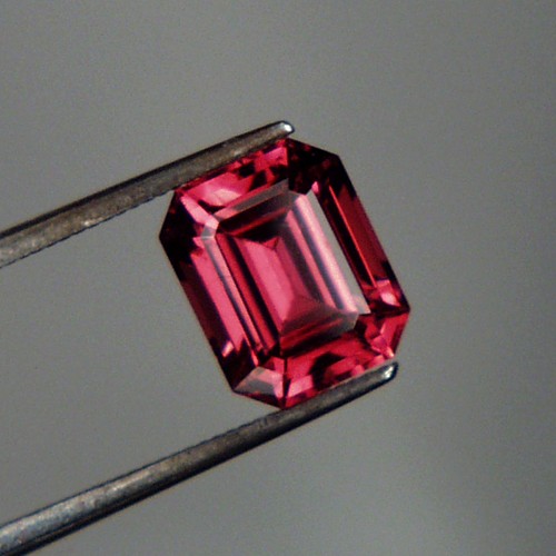 Quality Tanga Rhodolite Garnet Tanzania 1.80 ct  Litnon.com