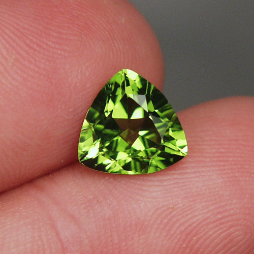 Bright and Pretty Fine Color Pakistan Peridot 3.06 ct  Litnon.com