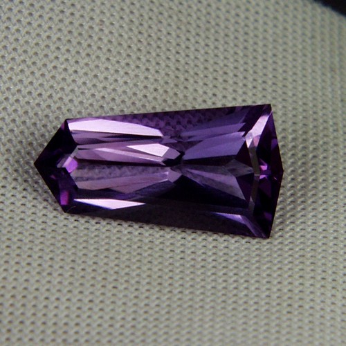 Top Cut and Bright Natural Amethyst Brazil 5.75 ct  Litnon.com