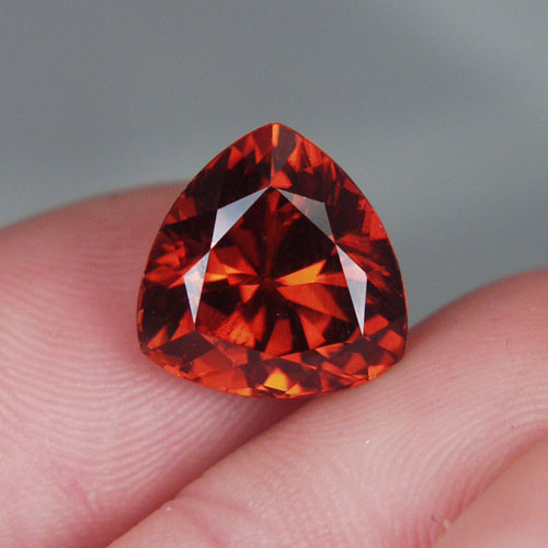 Huge Collectors Rare Tenebrescent Zircon Tanzania 15.85 ct  Litnon.com