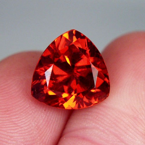 Huge Collectors Rare Tenebrescent Zircon Tanzania 15.85 ct  Litnon.com