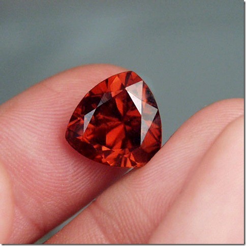 Huge Collectors Rare Tenebrescent Zircon Tanzania 15.85 ct  Litnon.com