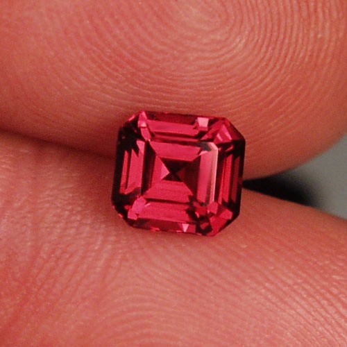 Quality Tanga Rhodolite Garnet Tanzania 1.93 ct  Litnon.com