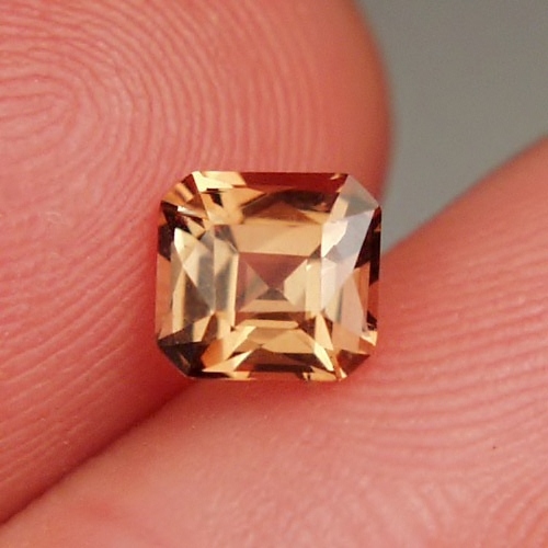  Rare Peach Golden Precious Topaz Russia 1.27 ct  Litnon.com