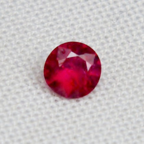 Natural and Untreated Vietnam Ruby 0.40 ct  Litnon.com