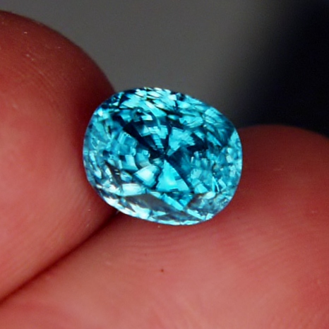 Special Color and Quality Blue Zircon Cambodia 5.67 ct  Litnon.com