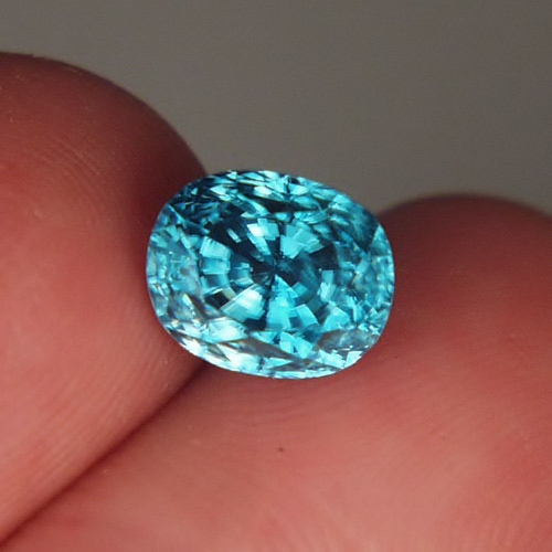 Special Color and Quality Blue Zircon Cambodia 5.67 ct  Litnon.com