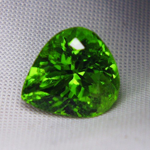 Superb Gem Huge Top Color Pakistan Peridot 16.64 ct  Litnon.com