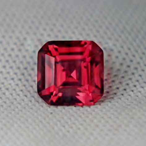 Quality Tanga Rhodolite Garnet Tanzania 1.50 ct  Litnon.com
