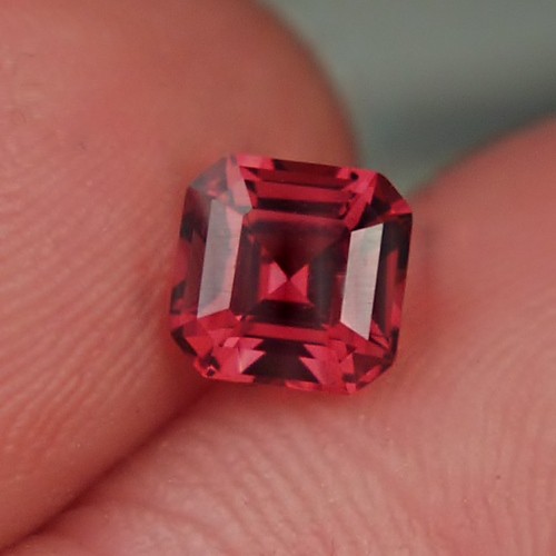 Quality Tanga Rhodolite Garnet Tanzania 1.50 ct  Litnon.com