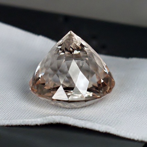 Huge and Brilliant Precious Topaz Pakistan 67.5 ct  Litnon.com