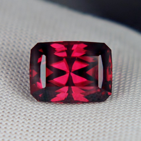 Quality Huge Rhodolite Garnet Tanzania 7.56 ct  Litnon.com