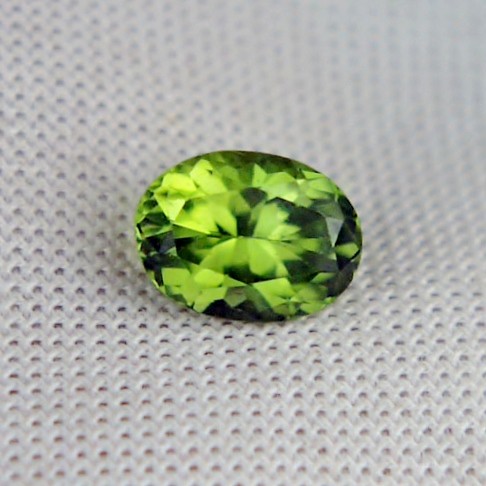  Bright and Pretty Oval Cut Pakistan Peridot 1.52 ct  Litnon.com