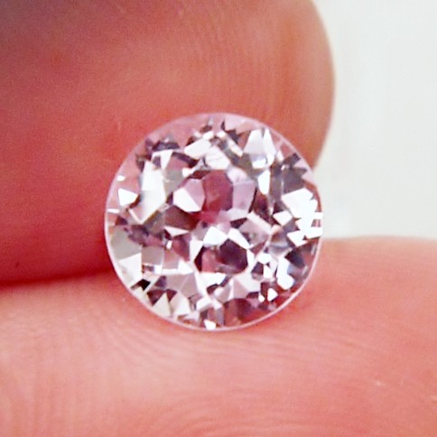 Big Brilliant and Rare Natural Pink Ceylon Sapphire 4.04 ct  Litnon.com