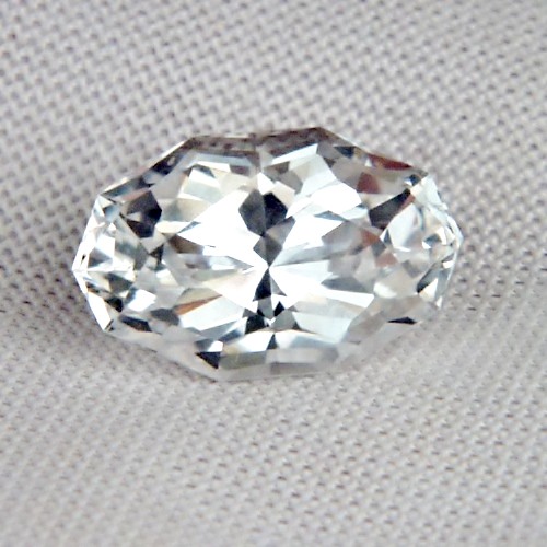 Artisan Cut White Lab Sapphire - Corrundum 7.68 ct.  Litnon.com