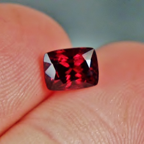 Deep Blood Red Pretty Spinel 1.77 ct  Litnon.com