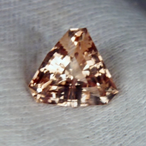  Rare Peach Golden Precious Topaz Russia 3.67 ct  Litnon.com