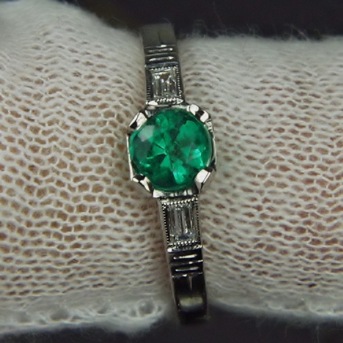 Estate Simple Quality Emerald and Diamond Platinum Ring Litnon.com