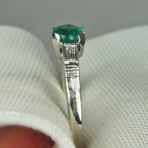 Estate Simple Quality Emerald and Diamond Platinum Ring Litnon.com
