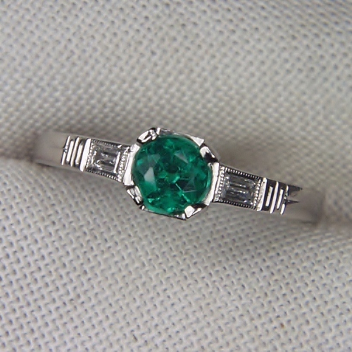 Estate Simple Quality Emerald and Diamond Platinum Ring Litnon.com