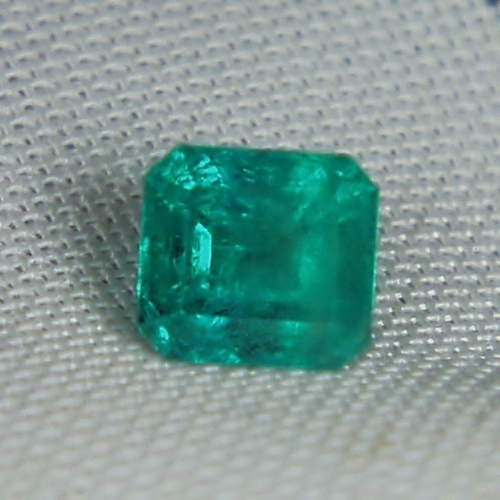 Bright and Nice Color Untreated Colombian Emerald 1.33ct Litnon.com