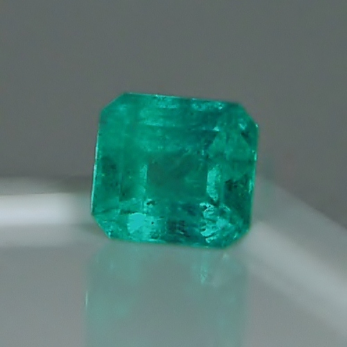 Bright and Nice Color Untreated Colombian Emerald 1.33ct Litnon.com