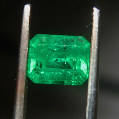 Bright and Nice Color Untreated Colombian Emerald  Litnon.com
