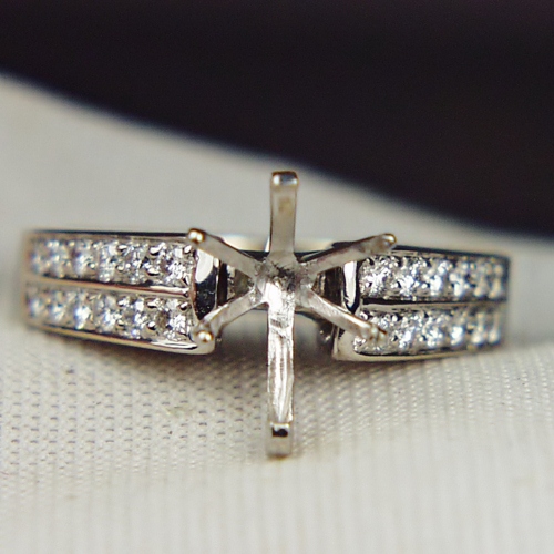 Brand New Classic Diamond 18 kt WG Semi Mount Eng Ring  Litnon.com