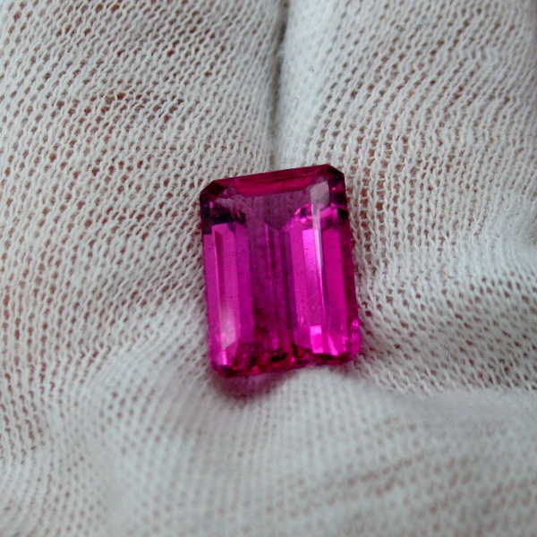 Shocking Pink Old Stock Brazil Tourmaline 4.49 ct  Litnon.com