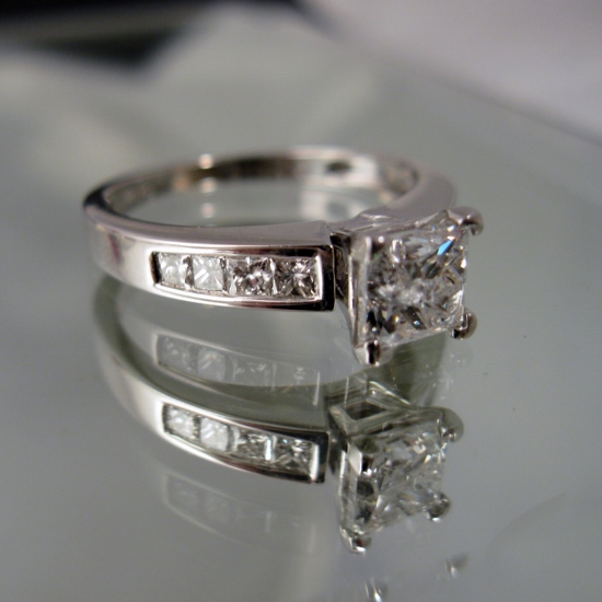 Quality Diamonds Estate 14 kt Diamond Ring  Litnon.com