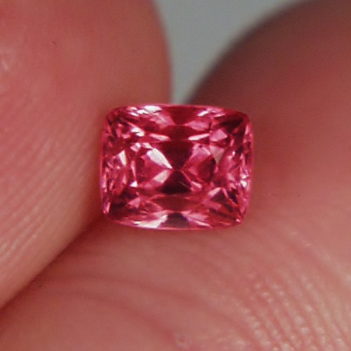 Special Color and Bright Hot Pink Natural Spinel South East Asia  Litnon.com