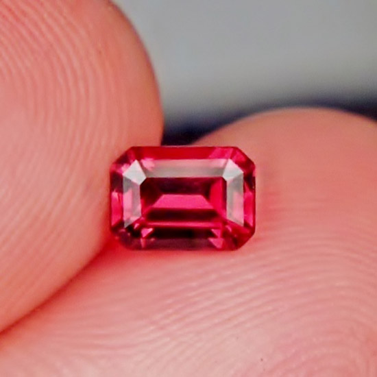 Quality Red - Pink Tanga Rhodolite Garnet Tanzania  Litnon.com