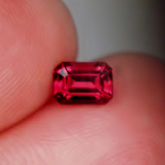 Quality Red - Pink Tanga Rhodolite Garnet Tanzania  Litnon.com