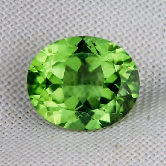 Fine Color Big and Bright Pakistan Peridot 5.22 ct  Litnon.com