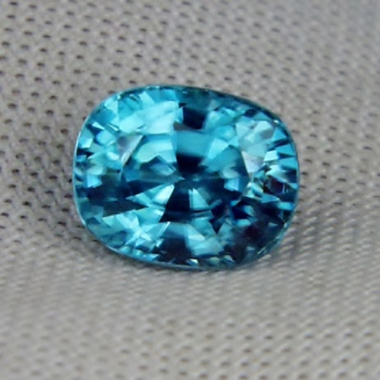 Bright and Fine Color Blue Zircon Cambodia 3.91 ct  Litnon.com
